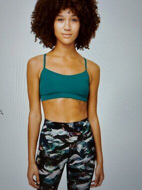 Lululemon • Flow Y Nulu Bra *LightSupport, A-C Cups • Size 12